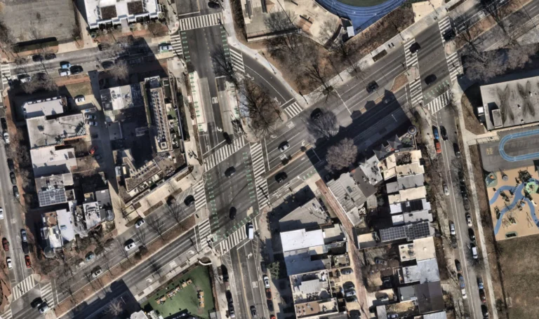 794834485-washington_median-crosswalks-bikelanes-busstop